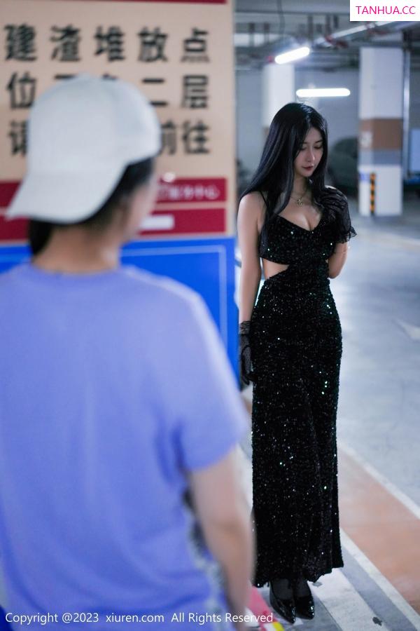laura阿姣  [XiuRen]高清写真图 2023.06.08 No.6881 laura阿姣 美腿黑丝第4张图片
